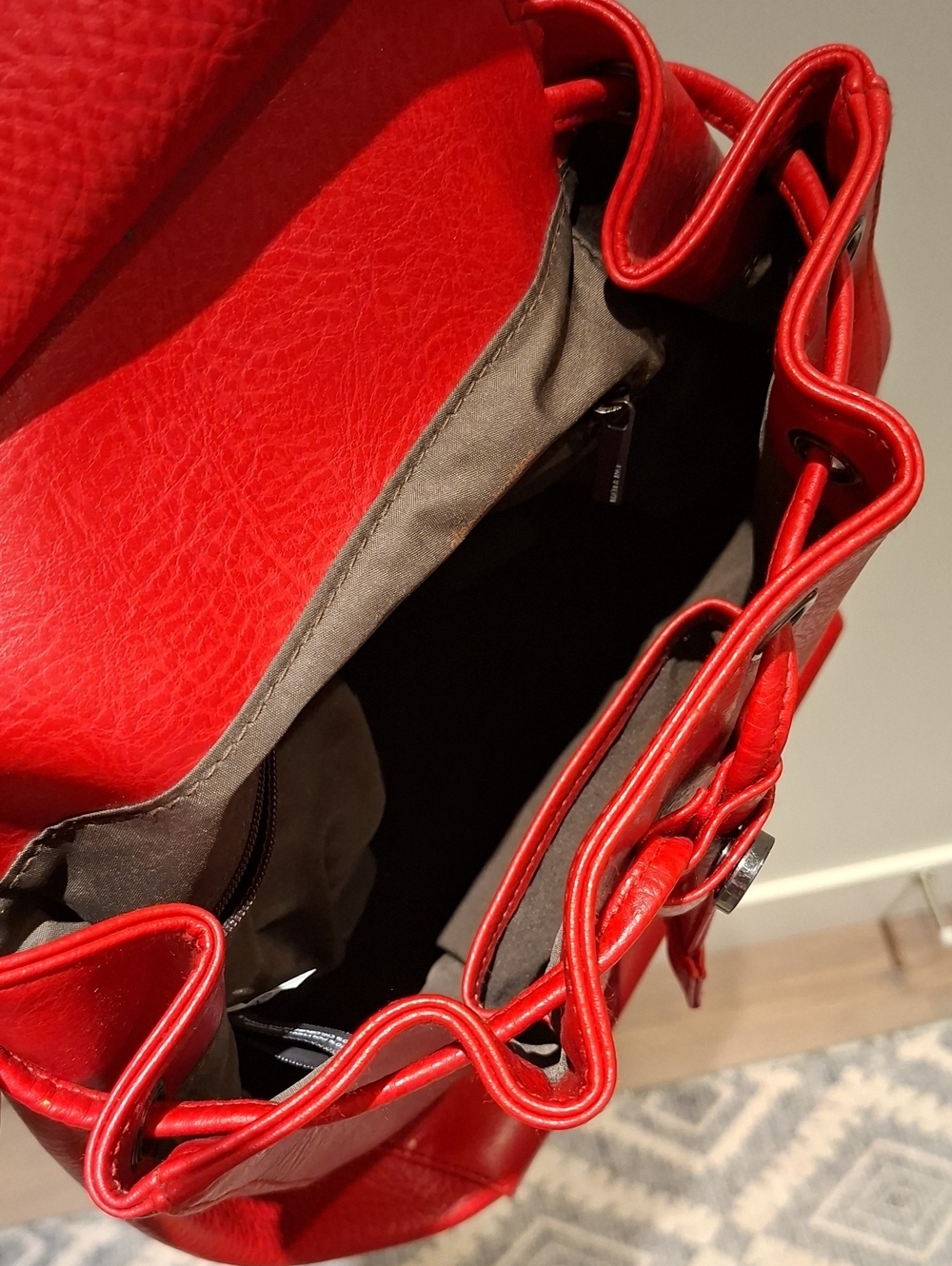 Matt & Nat Vibrant Red Vegan Leather Slouchy 90's Drawstring Backpack - Picture 6 of 9